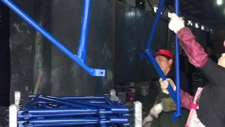 Marco de andamio de recorrido pintado de azul con cerradura C